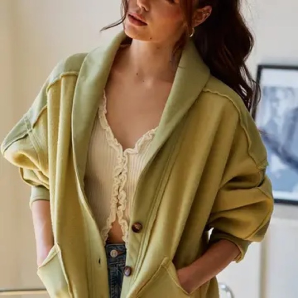 Button up collars jacket with pockets